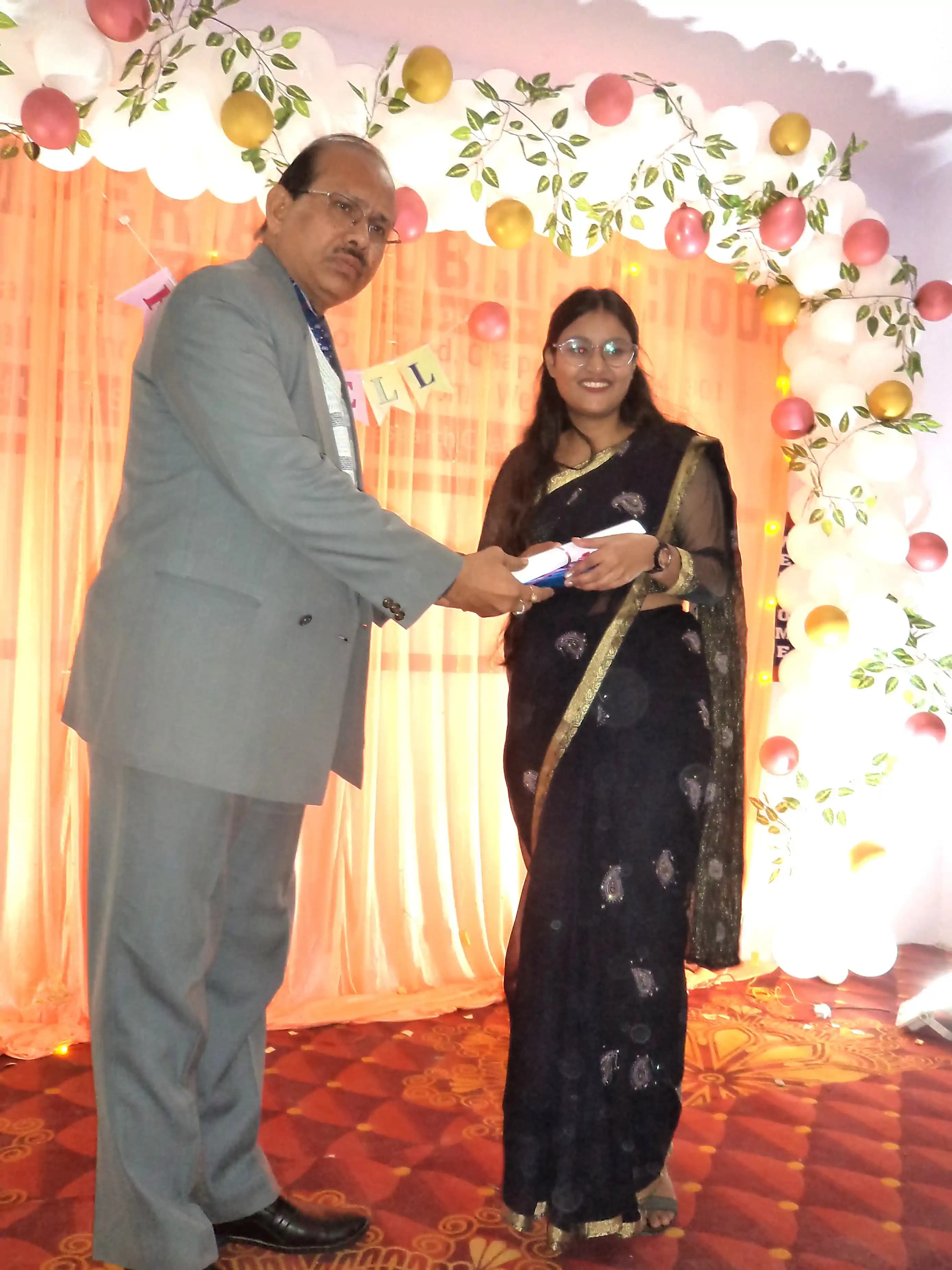 Farewell Class 12th 2025 - Photo 16